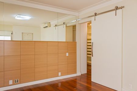 Apartamento à venda com 366m², 5 quartos e 5 vagasSuíte 1