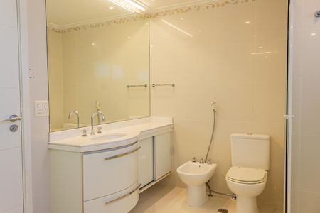 Apartamento à venda com 366m², 5 quartos e 5 vagasBanheiro da Suíte 1