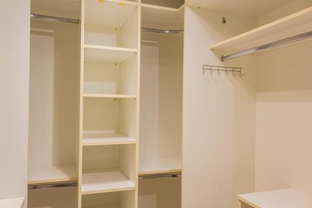Apartamento à venda com 366m², 5 quartos e 5 vagasCloset da suíte 1