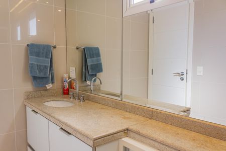 Apartamento à venda com 366m², 5 quartos e 5 vagasBanheiro da Suíte 2