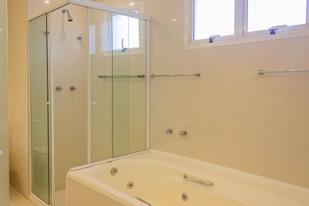 Apartamento à venda com 366m², 5 quartos e 5 vagasBanheiro da Suíte 1