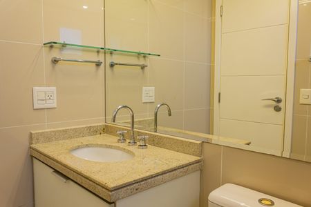 Apartamento à venda com 366m², 5 quartos e 5 vagasBanheiro da Suíte 3