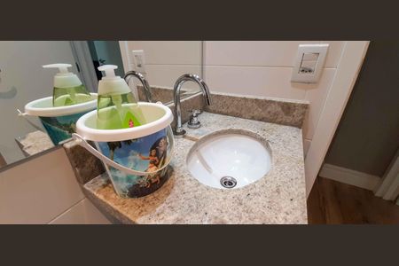 Apartamento à venda com 76m², 3 quartos e 2 vagas Apartamento à venda com 76m², 3 quartos e 2 vagasBanheiro Social