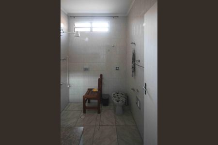 Casa à venda com 540m², 5 quartos e 4 vagasBanheiro casa 02