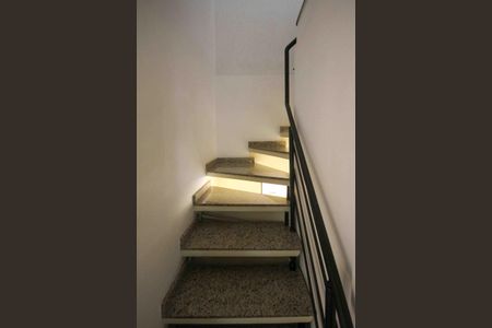 Casa à venda com 540m², 5 quartos e 4 vagasEscada