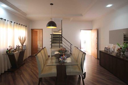 Casa à venda com 540m², 5 quartos e 4 vagasSala de Jantar