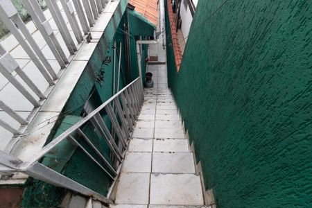 Casa à venda com 100m², 3 quartos e 2 vagasEscada externa