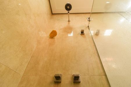 Casa de condomínio à venda com 130m², 3 quartos e 2 vagas Casa de condomínio à venda com 130m², 3 quartos e 2 vagasBanheiro da Suíte