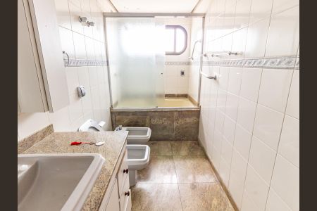 Apartamento para alugar com 349m², 3 quartos e 3 vagasBanheiro da Suíte