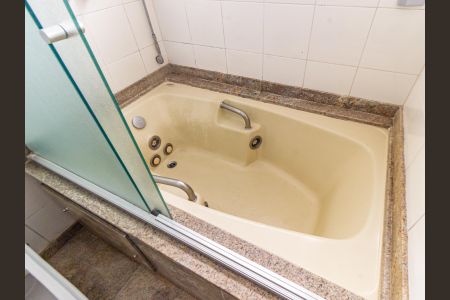 Apartamento para alugar com 349m², 3 quartos e 3 vagasBanheiro da Suíte