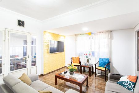 Casa para alugar com 360m², 4 quartos e 2 vagas Casa para alugar com 360m², 4 quartos e 2 vagasSala