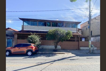 Casa para alugar com 360m², 4 quartos e 2 vagas Casa para alugar com 360m², 4 quartos e 2 vagasFachada