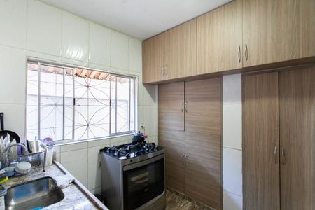 Casa para alugar com 360m², 4 quartos e 2 vagas Casa para alugar com 360m², 4 quartos e 2 vagasCozinha