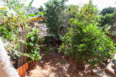 Casa para alugar com 360m², 4 quartos e 2 vagas Casa para alugar com 360m², 4 quartos e 2 vagasQuintal