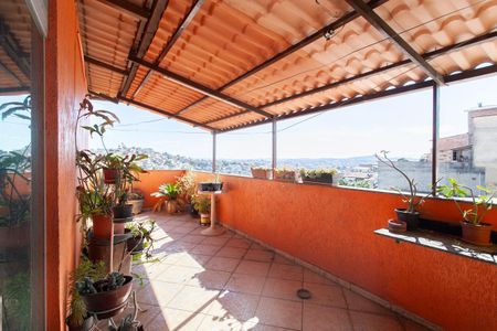 Casa para alugar com 360m², 4 quartos e 2 vagas Casa para alugar com 360m², 4 quartos e 2 vagasTerraço