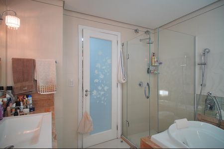 Apartamento à venda com 193m², 2 quartos e 4 vagasBanheiro 1 da suíte 1