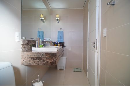 Apartamento à venda com 193m², 2 quartos e 4 vagasBanheiro 2 da suíte 1