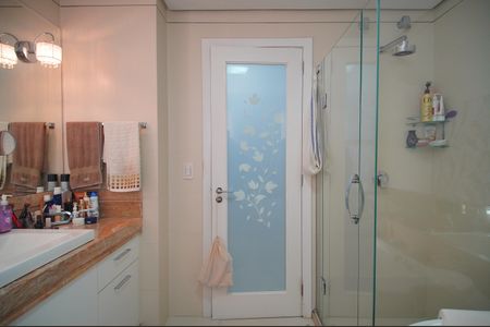 Apartamento à venda com 193m², 2 quartos e 4 vagasBanheiro 1 da suíte 1