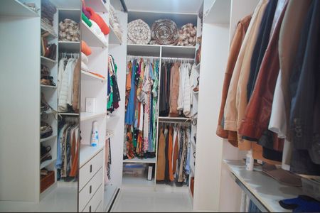 Apartamento à venda com 193m², 2 quartos e 4 vagasCloset