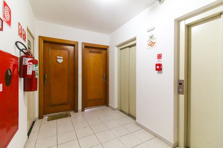 Apartamento à venda com 51m², 2 quartos e 1 vaga Apartamento à venda com 51m², 2 quartos e 1 vagaHall