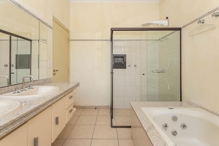 Casa à venda com 237m², 2 quartos e 4 vagas