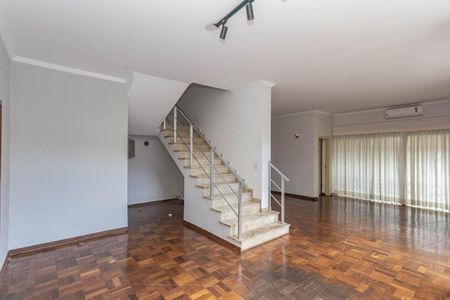 Casa à venda com 237m², 2 quartos e 4 vagas
