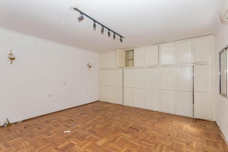 Casa à venda com 237m², 2 quartos e 4 vagas