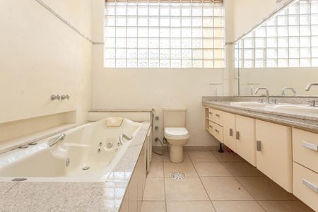 Casa à venda com 237m², 2 quartos e 4 vagas