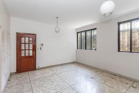 Casa à venda com 237m², 2 quartos e 4 vagas