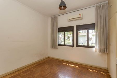 Casa à venda com 237m², 2 quartos e 4 vagas