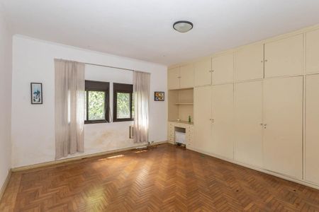 Casa à venda com 237m², 2 quartos e 4 vagas