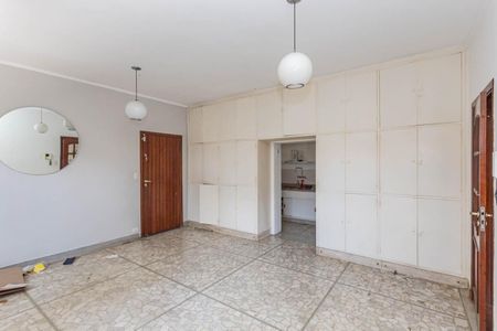 Casa à venda com 237m², 2 quartos e 4 vagas