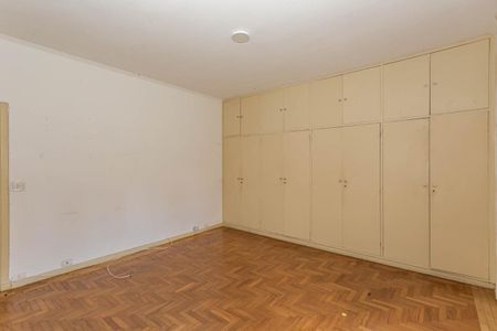 Casa à venda com 237m², 2 quartos e 4 vagas