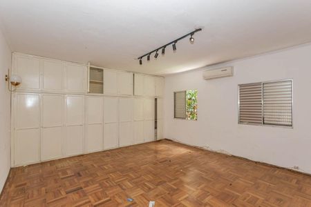 Casa à venda com 237m², 2 quartos e 4 vagas