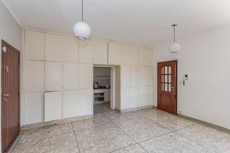 Casa à venda com 237m², 2 quartos e 4 vagas