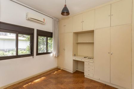 Casa à venda com 237m², 2 quartos e 4 vagas