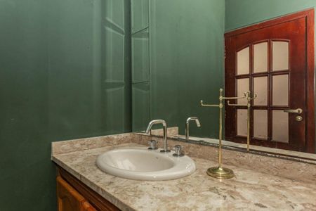 Casa à venda com 237m², 2 quartos e 4 vagas