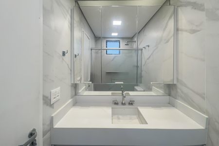 Apartamento à venda com 116m², 3 quartos e 3 vagas Apartamento à venda com 116m², 3 quartos e 3 vagasBanheiro da Suíte