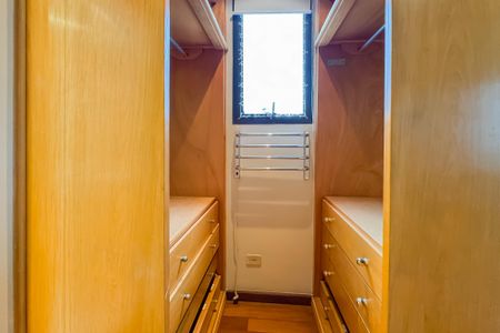 Apartamento à venda com 116m², 3 quartos e 3 vagas Apartamento à venda com 116m², 3 quartos e 3 vagasCloset da suíte