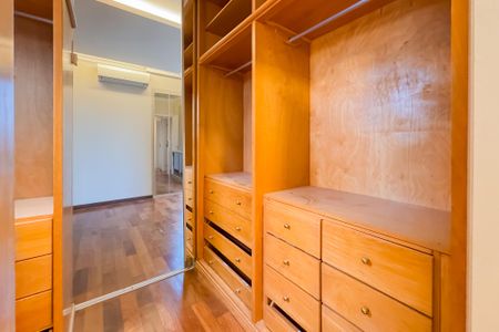 Apartamento à venda com 116m², 3 quartos e 3 vagas Apartamento à venda com 116m², 3 quartos e 3 vagasCloset da suíte