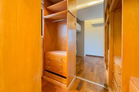 Apartamento à venda com 116m², 3 quartos e 3 vagas Apartamento à venda com 116m², 3 quartos e 3 vagasCloset da suíte