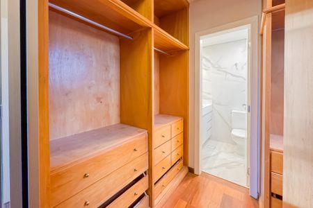 Apartamento à venda com 116m², 3 quartos e 3 vagas Apartamento à venda com 116m², 3 quartos e 3 vagasCloset da suíte