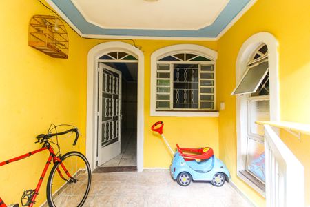 Casa à venda com 180m², 5 quartos e 2 vagas Casa à venda com 180m², 5 quartos e 2 vagasQuintal