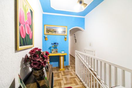 Casa à venda com 180m², 5 quartos e 2 vagas Casa à venda com 180m², 5 quartos e 2 vagasHall