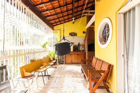 Casa à venda com 180m², 5 quartos e 2 vagas Casa à venda com 180m², 5 quartos e 2 vagasVaranda da Suíte 1