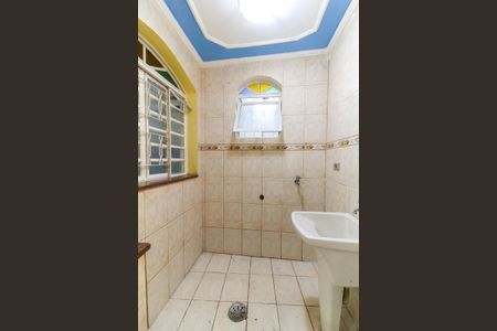 Casa à venda com 180m², 5 quartos e 2 vagas Casa à venda com 180m², 5 quartos e 2 vagasÁrea de Serviço 2- casa 2