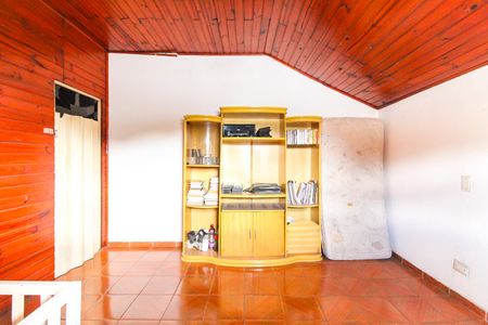 Casa à venda com 180m², 5 quartos e 2 vagas Casa à venda com 180m², 5 quartos e 2 vagasSótão