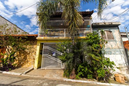 Casa à venda com 180m², 5 quartos e 2 vagas Casa à venda com 180m², 5 quartos e 2 vagasFachada + Plaquinha