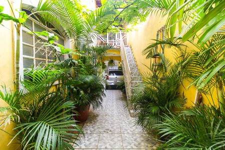 Casa à venda com 180m², 5 quartos e 2 vagas Casa à venda com 180m², 5 quartos e 2 vagasQuintal