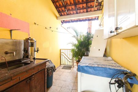 Casa à venda com 180m², 5 quartos e 2 vagas Casa à venda com 180m², 5 quartos e 2 vagasVaranda da Suíte 1